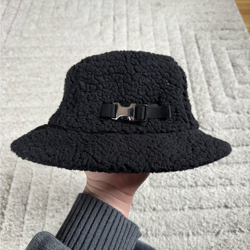 lululemon athletica Black Sherpa Bucket Hat